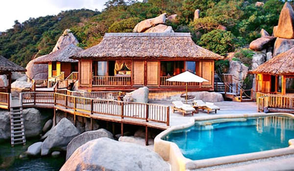 Six Senses Ninh Van Bay:Six Senses Ninh Van Bay - khu resort đạt tiêu chuẩn 5 sao và còn được biết đến với top đầu phòng nghỉ lãng mạn và quyến rũ nhất thế giới do tạp chí Daily Mail bình chọn.