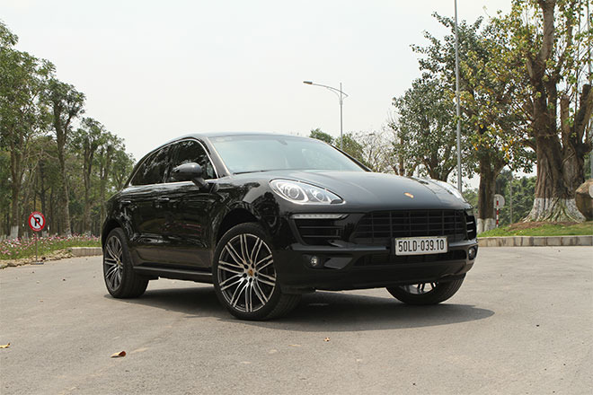 Porsche Macan có thiết kế gọn gàng và thể thao với nhiều nét tương đồng với đàn anh Cayenne.