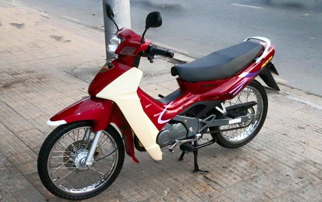 Suzuki RGV 120  su xìpo màu lạ ở Sài Gòn  VnExpress