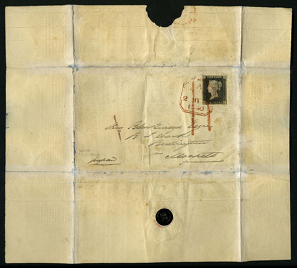 Mặt ngoài của phong thư gửi ngày 2.5.1840 từ London tới Bedlington, Anhcho thấy 2 hiện vật bưu chính cổ nhất: Con tem Penny Black và giấy viết thư Mulready One Penny.