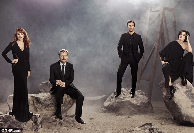 Dàn diễn viên A của phim Interstellar cùng nhà sản xuất phim Christopher Nolan trên bìa Tạp chí số mới nhất The Hollywood Reporter.