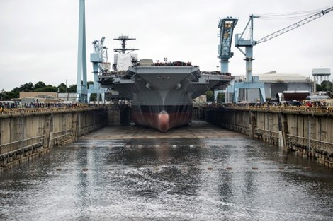 Những thông số về tàu sân bay USS Gerald R. Ford (CVN-78) thực sự ấn tượng, lượng giãn nước toàn tải trên 100.000 tấn, cao tương đương tòa nhà 20 tầng, dài 337m, rộng 78m.