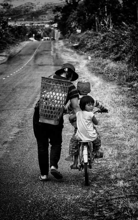 Իմացեք ավելի քան 97 լավագույն պատկերները մայրերի գրկած իրենց տխուր երեխաներին thtantai2eduvn
