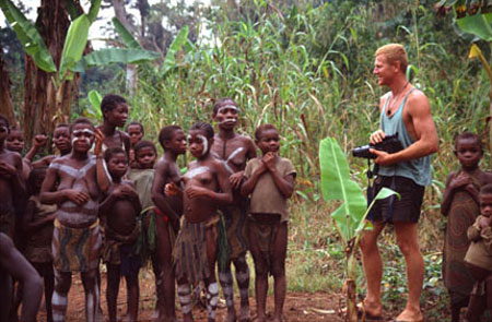 Người Pygmy là một chủng tộc nhỏ bé nhất thế giới.