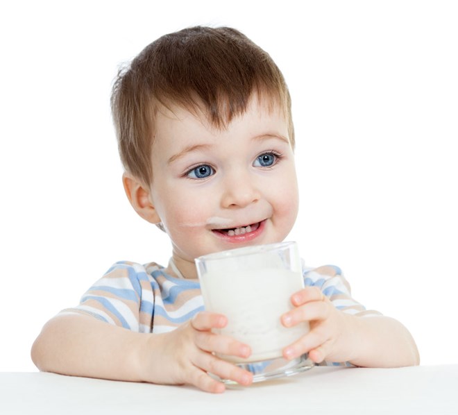 Nếu cho trẻ thường xuyên uống sữa quá đặc sẽ gây ra đau bụng, táo bón, ăn uống không ngon hoặc thậm chí cự tuyệt thức ăn, còn dẫn đến viêm ruột non xuất huyết cấp tính.