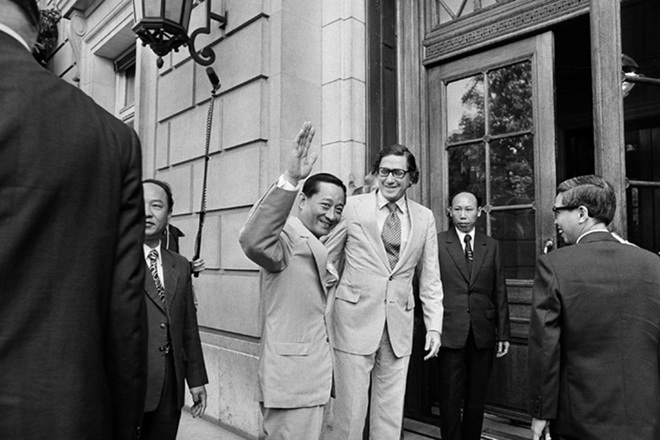 Cuộc đàm phán về bình thường hóa quan hệ Việt - Mỹ đầu tiên được tổ chức tại Paris ngày 3 và 4.5.1977. Thứ trưởng ngoại giao Phan Hiền (giữa) là người dẫn đầu đoàn ngoại giao Việt Nam tham gia.Dù quá trình thương lượng sau đó gặp rất nhiều khó khăn, đây là bước đầu tiên đặt nền móng cho tiến trình bình thường hóa quan hệ những năm tiếp theo.Đầu năm 1978, tại Tokyo, ông Phan Hiền tuyên bố: Việt Nam sẵn sàng bình thường hóa vô điều kiện với Hoa Kỳ.