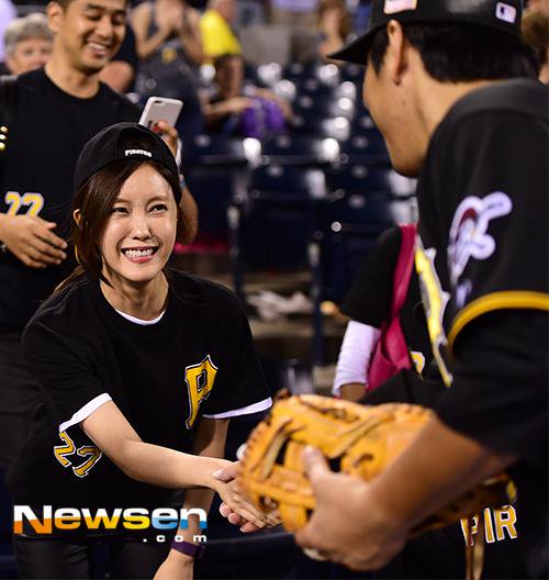 Rất nhiều lần Hyomin tớiủng hộ đội bóng Pittsburgh Pirates.