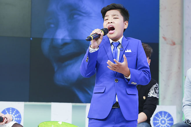 Sau những giờ học tập ở trường, Tiến Quang dành toàn bộ thời gian còn lại phát triển sự nghiệp và theo đuổi đam mê ca hát.
